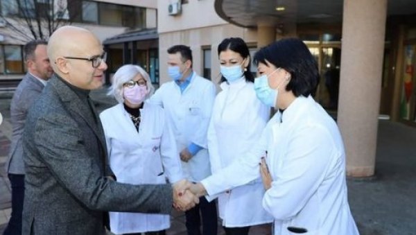 МИЛОШ ВУЧЕВИЋ ОБЈАВИО ЛЕПЕ ВЕСТИ: Град Нови Сад повећао средства за новчану помоћ за свако новорођено дете МИЛОШ ВУЧЕВИЋ ОБЈАВИО ЛЕПЕ ВЕСТИ: Град Нови Сад повећао средства за новчану помоћ за свако новорођено дете