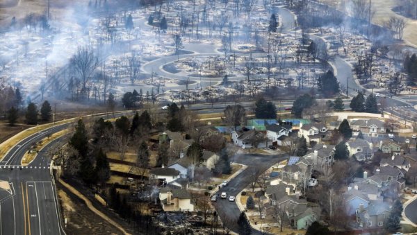 ДВОЈЕ НЕСТАЛО У ПОЖАРУ У КОЛОРАДУ: Ватрена стихија уништила два града, изгорело 1.000 кућа ДВОЈЕ НЕСТАЛО У ПОЖАРУ У КОЛОРАДУ: Ватрена стихија уништила два града, изгорело 1.000 кућа
