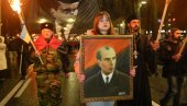 НАЦИСТИ У КИЈЕВУ: Бакљада за Степана Бандеру сарадника нациста