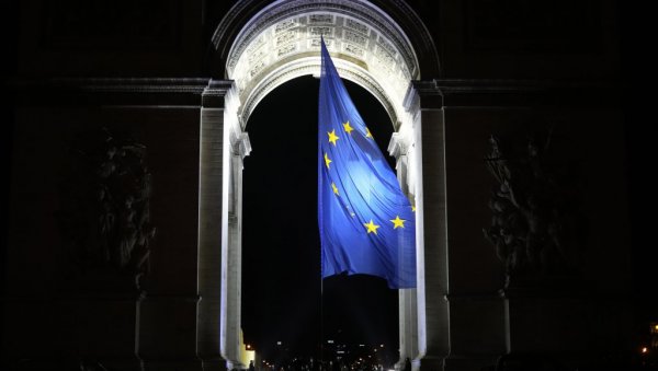 РУСОФОБИЈА ЈЕ ПОСТАЛА ЕГЗИСТЕНЦИЈАЛНО СРЕДСТВО ЗАПАДНИХ ЗЕМАЉА: Француска би требала да напусти НАТО РУСОФОБИЈА ЈЕ ПОСТАЛА ЕГЗИСТЕНЦИЈАЛНО СРЕДСТВО ЗАПАДНИХ ЗЕМАЉА: Француска би требала да напусти НАТО