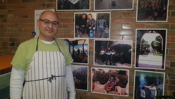 ВОЛИМ ДА ХРАНИМ ЉУДЕ! Јермен Јаков Кеворкијан, адвокат по струци, због љубави из Јерусалима дошао у Ниш и постао газда ВОЛИМ ДА ХРАНИМ ЉУДЕ! Јермен Јаков Кеворкијан, адвокат по струци, због љубави из Јерусалима дошао у Ниш и постао газда