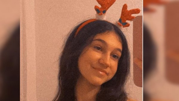 КАКО ЖИВИ ДАРА ИЗ ЈАСЕНОВЦА: Биљана Чекић храни стоку, ради на њиви и испунила је највећу жељу (ФОТО) КАКО ЖИВИ ДАРА ИЗ ЈАСЕНОВЦА: Биљана Чекић храни стоку, ради на њиви и испунила је највећу жељу (ФОТО)