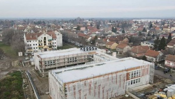 ВУЧЕВИЋ ОБИШАО РАДОВЕ: Изградња вртића у Ветернику напредује брже од очекиваног ВУЧЕВИЋ ОБИШАО РАДОВЕ: Изградња вртића у Ветернику напредује брже од очекиваног