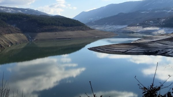 ПАДАВИНЕ ПУНЕ АКУМУЛАЦИЈУ: Топљење снега на Старој планини ПАДАВИНЕ ПУНЕ АКУМУЛАЦИЈУ: Топљење снега на Старој планини