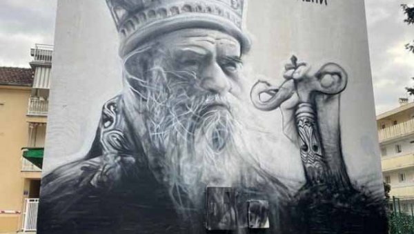 У ЧАСТ ЂЕДУ! У центру Тивта осликан величанствен мурал Амфилохију са поруком Благо мени У ЧАСТ ЂЕДУ! У центру Тивта осликан величанствен мурал Амфилохију са поруком Благо мени