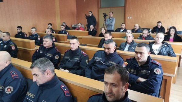 ВАТРОГАСЦИ - ХЕРОЈИ БРАТУНЦА: Локална самоуправа изразила захвалност за брзу акцију током недавног пожара ВАТРОГАСЦИ - ХЕРОЈИ БРАТУНЦА: Локална самоуправа изразила захвалност за брзу акцију током недавног пожара