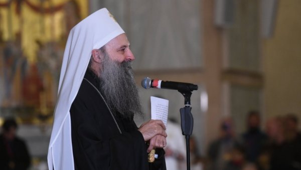 СВЕЧАНОСТ У ХРАМУ СВЕТОГ САВЕ Патријарх поделио божићне пакетиће малишанима: Када деци дамо љубав поклонили смо им цео свет (ФОТО) СВЕЧАНОСТ У ХРАМУ СВЕТОГ САВЕ Патријарх поделио божићне пакетиће малишанима: Када деци дамо љубав поклонили смо им цео свет (ФОТО)
