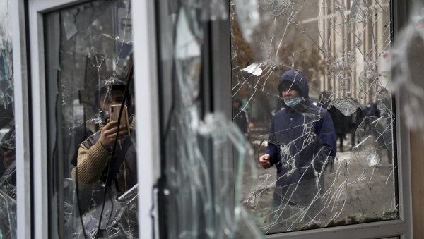 ХАОС У КАЗАХСТАНУ СЕ НАСТАВЉА: Чује се пуцњава у центру Алматија - мртва тела на улицама ХАОС У КАЗАХСТАНУ СЕ НАСТАВЉА: Чује се пуцњава у центру Алматија - мртва тела на улицама