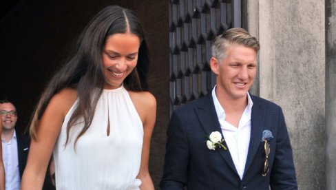 КАО ДА СЕ НИШТА НИЈЕ НИ ДЕСИЛО: Ана Ивановић и Бастијан Швајнштајгер објавама одушевили многе!