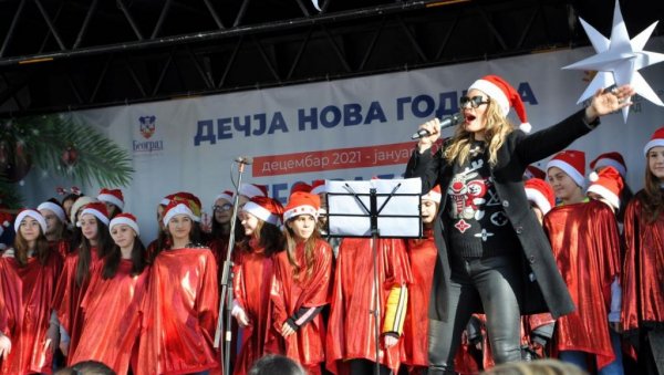 ЗАБАВА ЗА МАЛИШАНЕ У СУРЧИНУ: Деца уживала уз концерт и позоришну представу ЗАБАВА ЗА МАЛИШАНЕ У СУРЧИНУ: Деца уживала уз концерт и позоришну представу