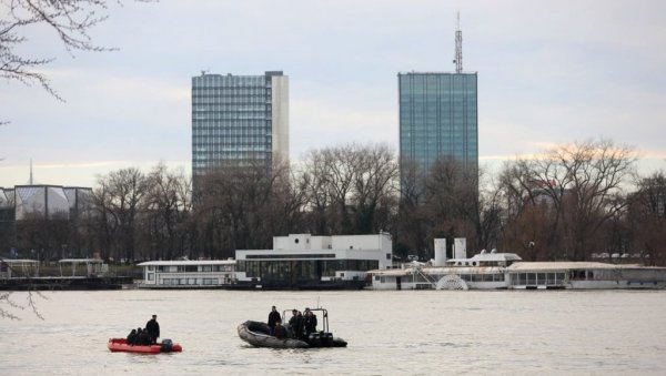 ВЕШТАЧЕ СНИМАК ДА УТВРДЕ ДА ЛИ МАТЕЈ ПЛИВА САВОМ: И поред лоших временских услова не престаје потрага за Сплићанином ВЕШТАЧЕ СНИМАК ДА УТВРДЕ ДА ЛИ МАТЕЈ ПЛИВА САВОМ: И поред лоших временских услова не престаје потрага за Сплићанином