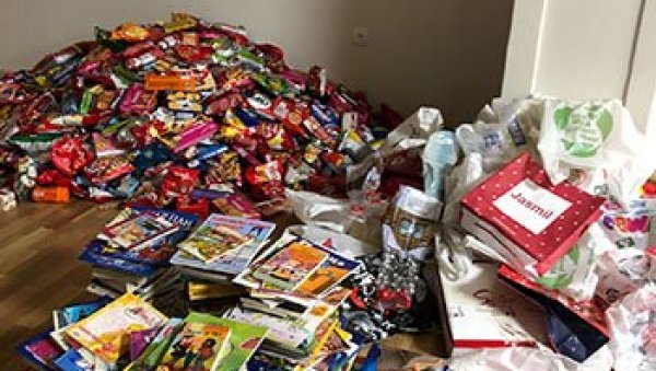 СПРЕМИЛИ 207 ПАКЕТИћА: Хуманост ђака Земунске гимназије на делу СПРЕМИЛИ 207 ПАКЕТИћА: Хуманост ђака Земунске гимназије на делу