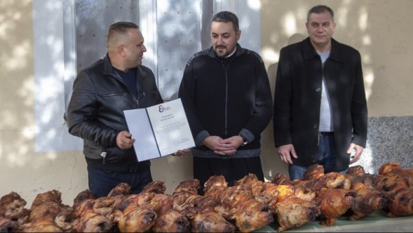 ПЕЧЕНИЦЕ ОД СРЦА ПОКЛОН: Помоћ породицима у Требињу ПЕЧЕНИЦЕ ОД СРЦА ПОКЛОН: Помоћ породицима у Требињу