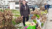 BADNJAK NEMA CENU: Božićni aranžmani u Crnoj Gori spoj tradicije i modernog doba BADNJAK NEMA CENU: Božićni aranžmani u Crnoj Gori spoj tradicije i modernog doba