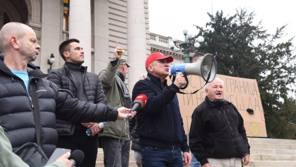 СРЂАН ЂОКОВИЋ ЗА НОВОСТИ: Тешко му је, али нема падања на колена СРЂАН ЂОКОВИЋ ЗА НОВОСТИ: Тешко му је, али нема падања на колена