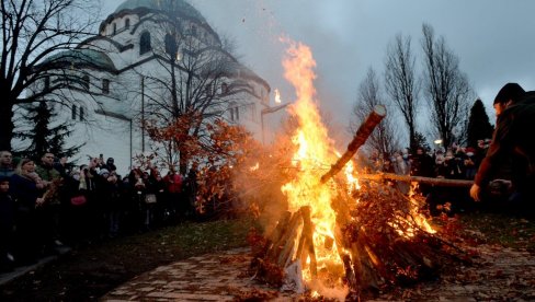 ŠTA ZNAČI PREPORUKA VLADE DA DRUGI DAN BOŽIĆA BUDE NERADAN: Da li će vam biti plaćeno ako radite 8. januara