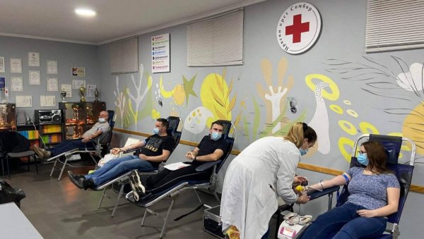 ПРИКУПЉЕНО 45 ЈЕДИНИЦА КРВИ: Нова акција Црвеног крста у Сомбору ПРИКУПЉЕНО 45 ЈЕДИНИЦА КРВИ: Нова акција Црвеног крста у Сомбору