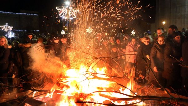 ПОВОДОМ БАДЊЕ ВЕЧЕРИ: Литургије и налагања бадњака широм Републике Српске ПОВОДОМ БАДЊЕ ВЕЧЕРИ: Литургије и налагања бадњака широм Републике Српске