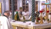 СВЕЧАНО У ХРАМУ СВЕТОГ САВЕ: Патријарх Порфирије служио литургију за Божић (ФОТО/ВИДЕО) СВЕЧАНО У ХРАМУ СВЕТОГ САВЕ: Патријарх Порфирије служио литургију за Божић (ФОТО/ВИДЕО)