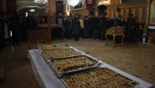 ТРАДИЦИОНАЛНИ ОБИЧАЈ: У цркви у Кикинди припремљена чесница за 800 верника ТРАДИЦИОНАЛНИ ОБИЧАЈ: У цркви у Кикинди припремљена чесница за 800 верника