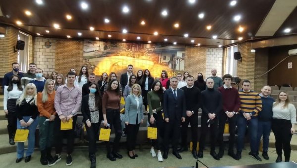 ПРИЈЕМ ЗА НАЈБОЉЕ СТУДЕНТЕ: Град наградио 49 студената са преко милион динара ПРИЈЕМ ЗА НАЈБОЉЕ СТУДЕНТЕ: Град наградио 49 студената са преко милион динара