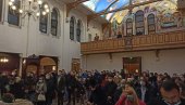 СВЕЧАНО У ПАРИЗУ: Божић прослављен у више православних богомоља, подељено четири хиљаде бадњака (ФОТО)