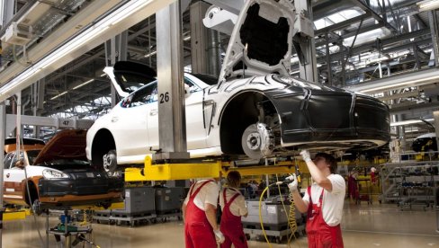 ANALIZA BLUMBERGA: Nemačkoj kao industrijskoj velesili odbrojani dani - Postajemo siromašni ANALIZA BLUMBERGA: Nemačkoj kao industrijskoj velesili odbrojani dani - Postajemo siromašni