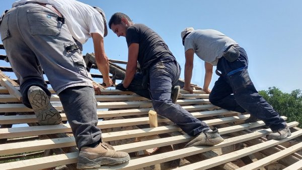 ДЕЧЈИ ОСМЕХ НАЈВЕЋА НАГРАДА: За четири године хуманитарно удружење Огњиште из Панчева учинило много добрих дела широм Србије ДЕЧЈИ ОСМЕХ НАЈВЕЋА НАГРАДА: За четири године хуманитарно удружење Огњиште из Панчева учинило много добрих дела широм Србије