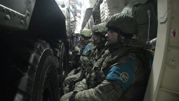 МИРОВЊАЦИ ОДКБ-А ПРИСТИЖУ У КАЗАХСТАН: Одред руских војника се укрцава у транспортни авион (ФОТО) МИРОВЊАЦИ ОДКБ-А ПРИСТИЖУ У КАЗАХСТАН: Одред руских војника се укрцава у транспортни авион (ФОТО)