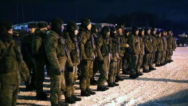 РУСКИ ПАДОБРАНЦИ СЕ ВРАЋАЈУ КУЋИ: Још 19 војних авиона полетело из Казахстана РУСКИ ПАДОБРАНЦИ СЕ ВРАЋАЈУ КУЋИ: Још 19 војних авиона полетело из Казахстана