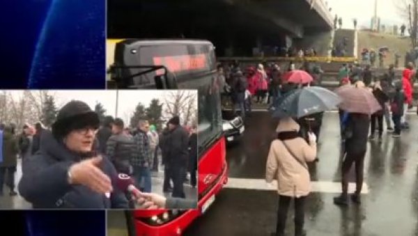 ВУЧИЋУ, ОТПУСТИ 2.500 РАДНИКА! Нек Лозничани једу чист ваздух (ВИДЕО) ВУЧИЋУ, ОТПУСТИ 2.500 РАДНИКА! Нек Лозничани једу чист ваздух (ВИДЕО)