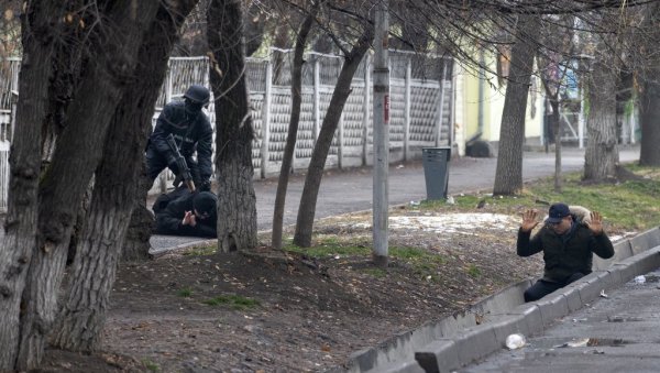 ПОСЛЕДИЦЕ ХАОСА И ДИВЉАШТВА У КАЗАХСТАНУ: Огласила се Народна банка, предузимају драстичне мере ПОСЛЕДИЦЕ ХАОСА И ДИВЉАШТВА У КАЗАХСТАНУ: Огласила се Народна банка, предузимају драстичне мере