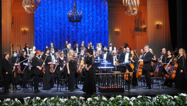 ВАЛЦЕРИ ЗА СИГУРНУ КУЋУ: На Великој сцени Народног позоришта одржан хуманитарни концерт ВАЛЦЕРИ ЗА СИГУРНУ КУЋУ: На Великој сцени Народног позоришта одржан хуманитарни концерт