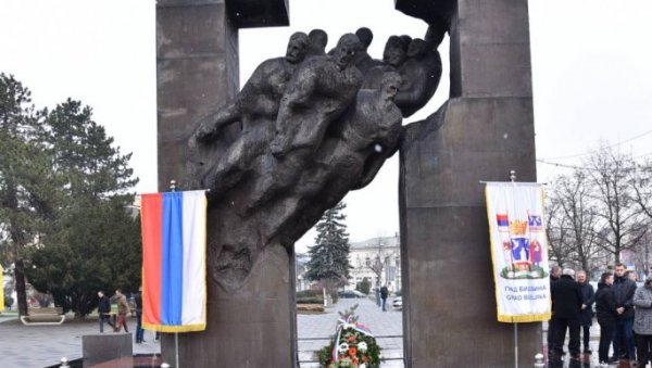 СЕЋАМО СЕ И ПОШТУЈЕМО ЖРТВУ ОНИХ КОЈИ СУ ДАЛИ ЖИВОТЕ: У Бијељини свечано обележен 30. рођендан Републике Српске СЕЋАМО СЕ И ПОШТУЈЕМО ЖРТВУ ОНИХ КОЈИ СУ ДАЛИ ЖИВОТЕ: У Бијељини свечано обележен 30. рођендан Републике Српске