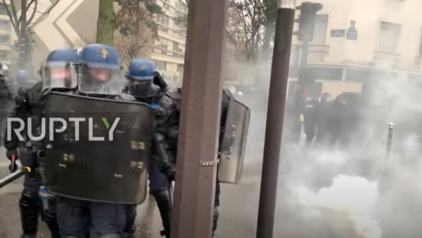 У ПАРИЗУ И ТРАМПОВ САВЕТНИК: Сто хиљада људи на протестiма у Француској против вакциналне пропуснице У ПАРИЗУ И ТРАМПОВ САВЕТНИК: Сто хиљада људи на протестiма у Француској против вакциналне пропуснице