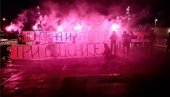МЕРАКЛИЈЕ УЗ РЕПУБЛИКУ СРПСКУ: Бакљада у Нишу за рођендан (ФОТО) МЕРАКЛИЈЕ УЗ РЕПУБЛИКУ СРПСКУ: Бакљада у Нишу за рођендан (ФОТО)
