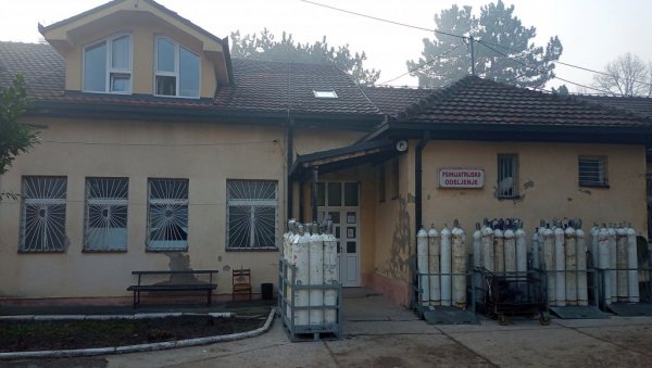ЧЕТИРИ МАЛИШАНА ПОЗИТИВНА НА КОРОНУ: Још једна жртва ковида у врањској болници ЧЕТИРИ МАЛИШАНА ПОЗИТИВНА НА КОРОНУ: Још једна жртва ковида у врањској болници