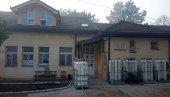 ЧЕТИРИ МАЛИШАНА ПОЗИТИВНА НА КОРОНУ: Још једна жртва ковида у врањској болници ЧЕТИРИ МАЛИШАНА ПОЗИТИВНА НА КОРОНУ: Још једна жртва ковида у врањској болници
