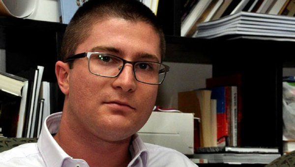 ДВА УГЛА МОНТЕНЕГРА Александар Ћуковић за Новости: Један види Његоша, други све осим Његоша ДВА УГЛА МОНТЕНЕГРА Александар Ћуковић за Новости: Један види Његоша, други све осим Његоша
