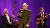 ЕМОТИВНА ПОСВЕТА БРАНИ И ЈОВИЦИ: Шансоњер Звонко Богдан певао Смедеревцима ЕМОТИВНА ПОСВЕТА БРАНИ И ЈОВИЦИ: Шансоњер Звонко Богдан певао Смедеревцима
