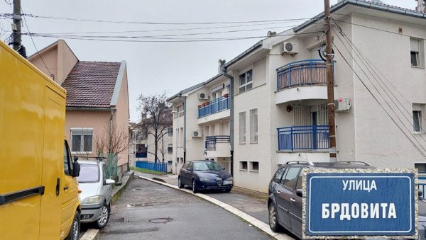 НЕ МОГУ ДА УЂУ У ПРОСТОРИЈУ СА ИНСТАЛАЦИЈАМА: Муке житеља зграде на Чукарици- воде се на једну улицу, а улаз им у другој НЕ МОГУ ДА УЂУ У ПРОСТОРИЈУ СА ИНСТАЛАЦИЈАМА: Муке житеља зграде на Чукарици- воде се на једну улицу, а улаз им у другој