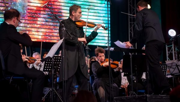 СТЕФАН МИЛЕНКОВИЋ ОДУШЕВИО ЗРЕЊАНИНЦЕ: Након скоро 20 година имали прилику да уживо чују сјајно музицирање СТЕФАН МИЛЕНКОВИЋ ОДУШЕВИО ЗРЕЊАНИНЦЕ: Након скоро 20 година имали прилику да уживо чују сјајно музицирање