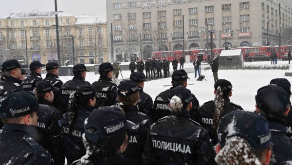 НОВА ЛИЦА МУП-А НА УЛИЦАМА: Од 1. јануара са онима којима је помоћ потребна сваког дана НОВА ЛИЦА МУП-А НА УЛИЦАМА: Од 1. јануара са онима којима је помоћ потребна сваког дана