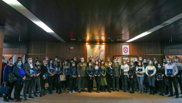 ЗАПОШЉАВАЈУ ЛЕКАРЕ, ФАРМАЦЕУТЕ, МЕДИЦИНСКЕ ТЕХНИЧАРЕ: Војно здравство јаче за 51 припадника (ФОТО) ЗАПОШЉАВАЈУ ЛЕКАРЕ, ФАРМАЦЕУТЕ, МЕДИЦИНСКЕ ТЕХНИЧАРЕ: Војно здравство јаче за 51 припадника (ФОТО)