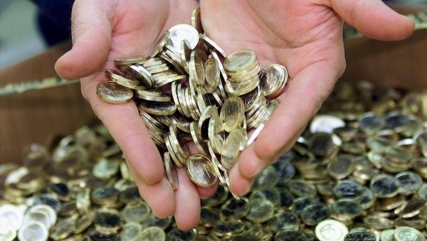 ПУШТЕНА У ПРОМЕТ НОВА ЕВРО КОВАНИЦА: Посвећена је Француској, има храст и маслину и шестоугао са посебни значењем(ФОТО) ПУШТЕНА У ПРОМЕТ НОВА ЕВРО КОВАНИЦА: Посвећена је Француској, има храст и маслину и шестоугао са посебни значењем(ФОТО)