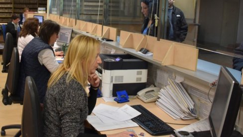 ПРВИ СЛОБОДАН ТЕРМИН 10. ЈУН У 8 САТИ: Гужве због пасоша пред почетак сезоне ПРВИ СЛОБОДАН ТЕРМИН 10. ЈУН У 8 САТИ: Гужве због пасоша пред почетак сезоне