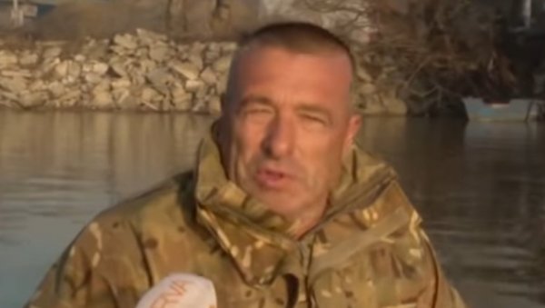 НИЈЕ ХТЕЛА ДА ПРУЖИ РУКУ, РЕКЛА ЈЕ ДА ПУСТИМ ДА СЕ УБИЈЕ: Како је Ренато, херој са Дунава, спасао још једну жену НИЈЕ ХТЕЛА ДА ПРУЖИ РУКУ, РЕКЛА ЈЕ ДА ПУСТИМ ДА СЕ УБИЈЕ: Како је Ренато, херој са Дунава, спасао још једну жену