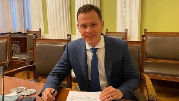 ПРИПРЕМЕ ЗА СЕДНИЦУ: Народна скупштина данас одлучује о додели новчане помоћи од 100 евра за младе ПРИПРЕМЕ ЗА СЕДНИЦУ: Народна скупштина данас одлучује о додели новчане помоћи од 100 евра за младе