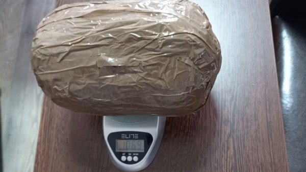ЗАПЛЕНА ДРОГЕ У ПЕТРОВЦУ НА МЛАВИ: Марихуану крио у кући, гаражи и ауту ЗАПЛЕНА ДРОГЕ У ПЕТРОВЦУ НА МЛАВИ: Марихуану крио у кући, гаражи и ауту