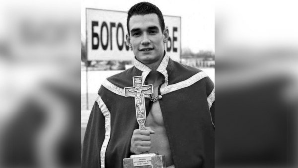 УЛИВАО ЈЕ НАДУ У БОЉЕ СУТРА: У Зрењанину се одржава трибина о прерано преминулом Алекси Драгашу УЛИВАО ЈЕ НАДУ У БОЉЕ СУТРА: У Зрењанину се одржава трибина о прерано преминулом Алекси Драгашу